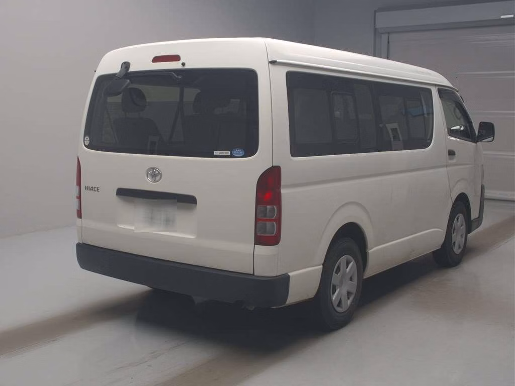 TOYOTA HIACE