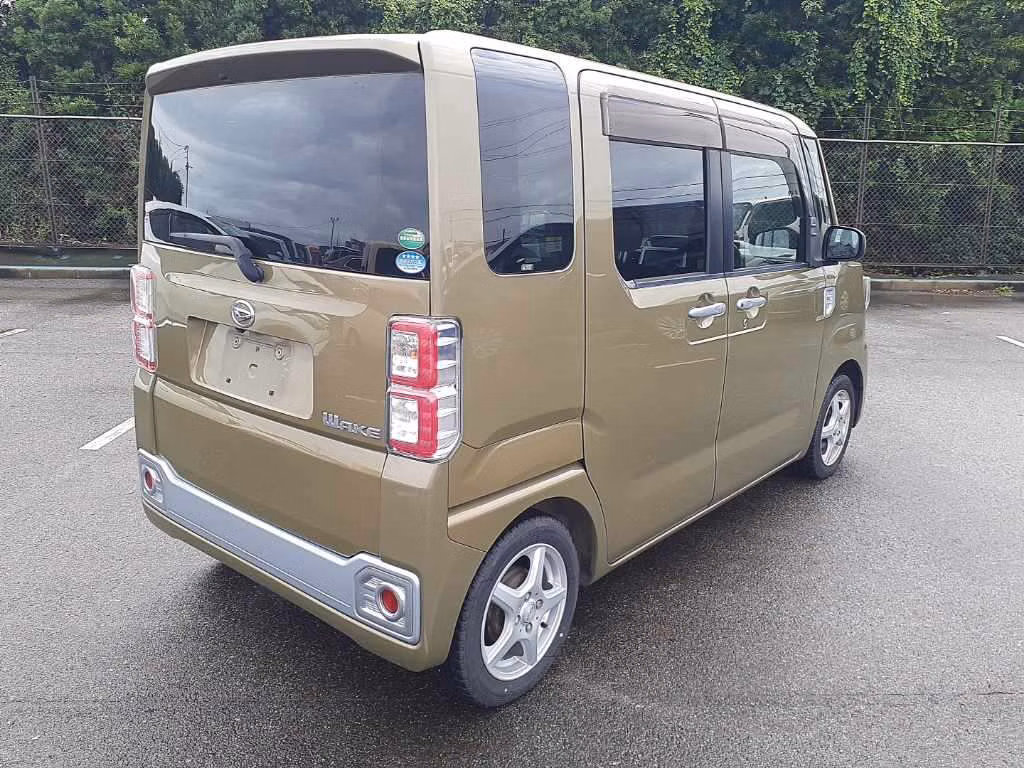 DAIHATSU WAKE