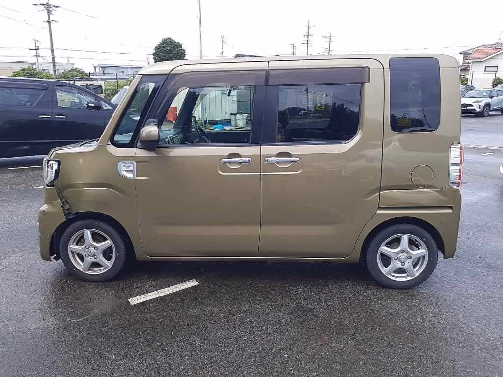 DAIHATSU WAKE