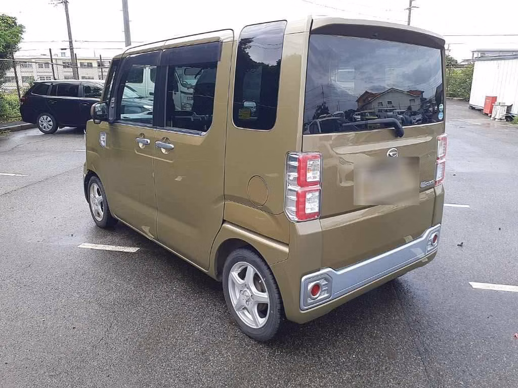 DAIHATSU WAKE