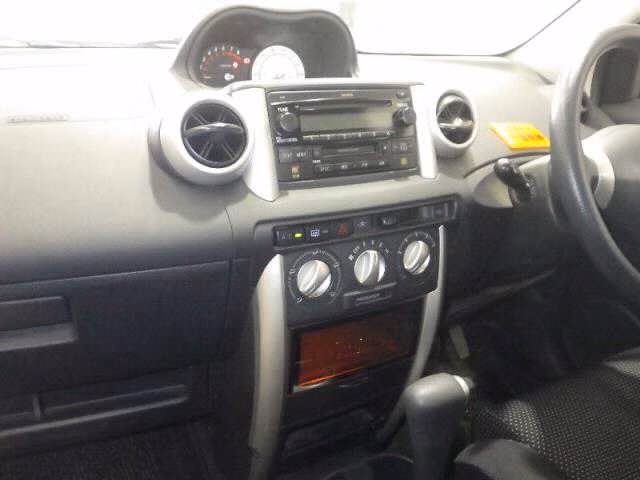 TOYOTA IST