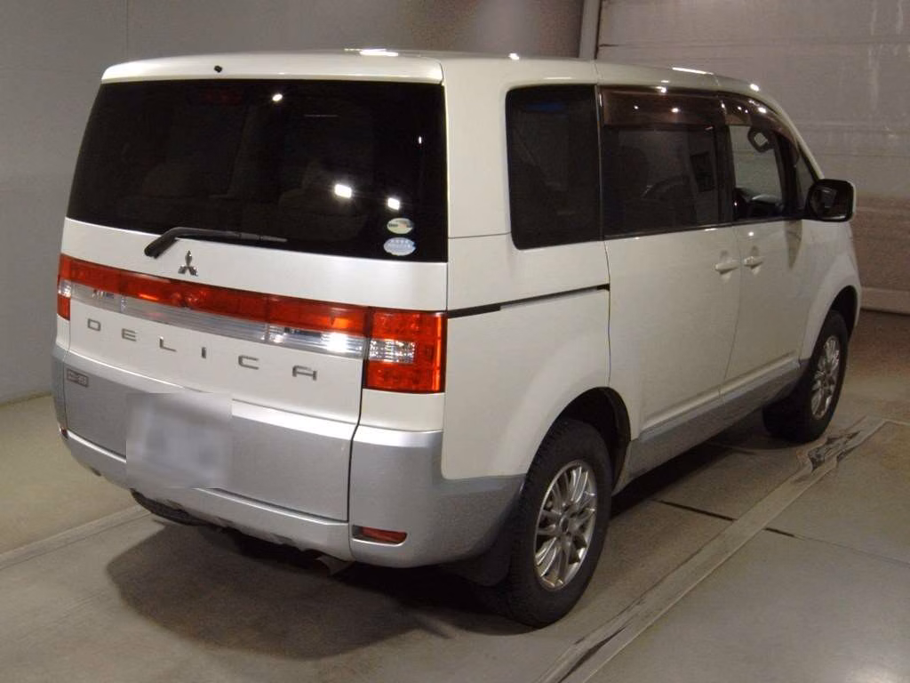 MITSUBISHI DELICA D:5