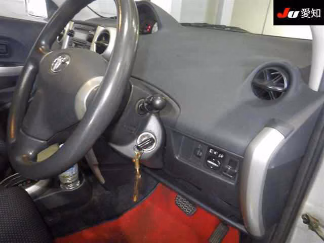 TOYOTA IST