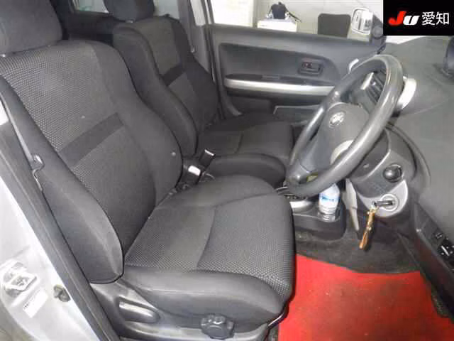 TOYOTA IST
