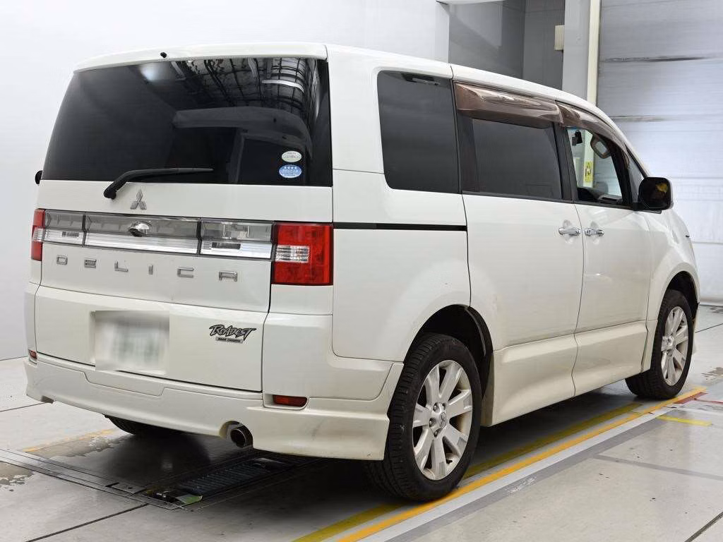 MITSUBISHI DELICA D:5