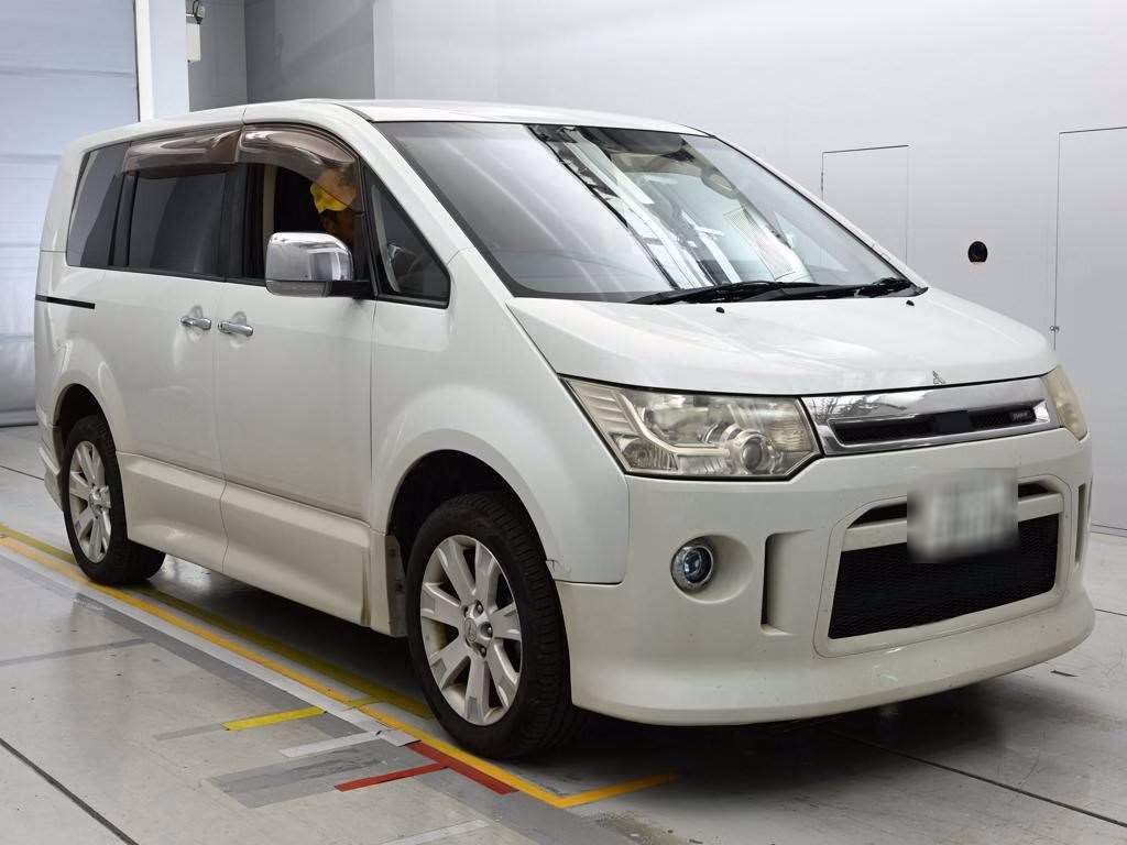 MITSUBISHI DELICA D:5
