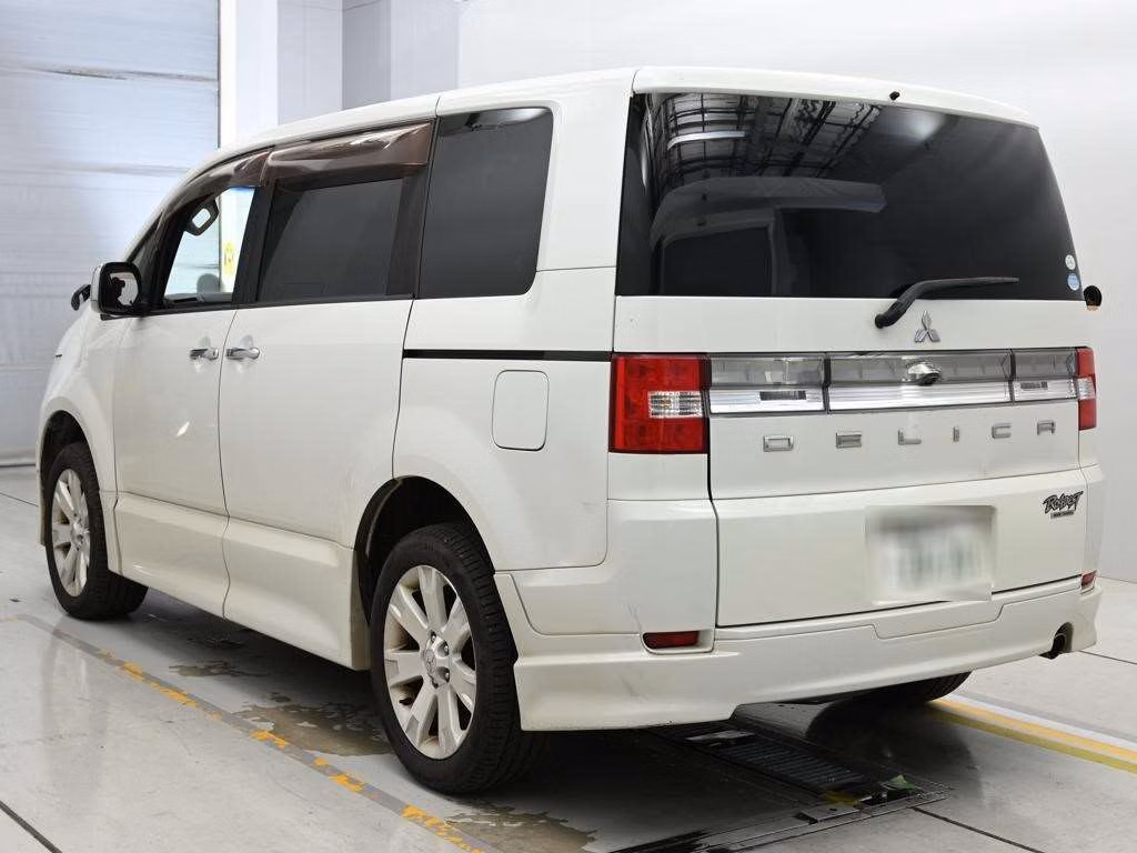 MITSUBISHI DELICA D:5