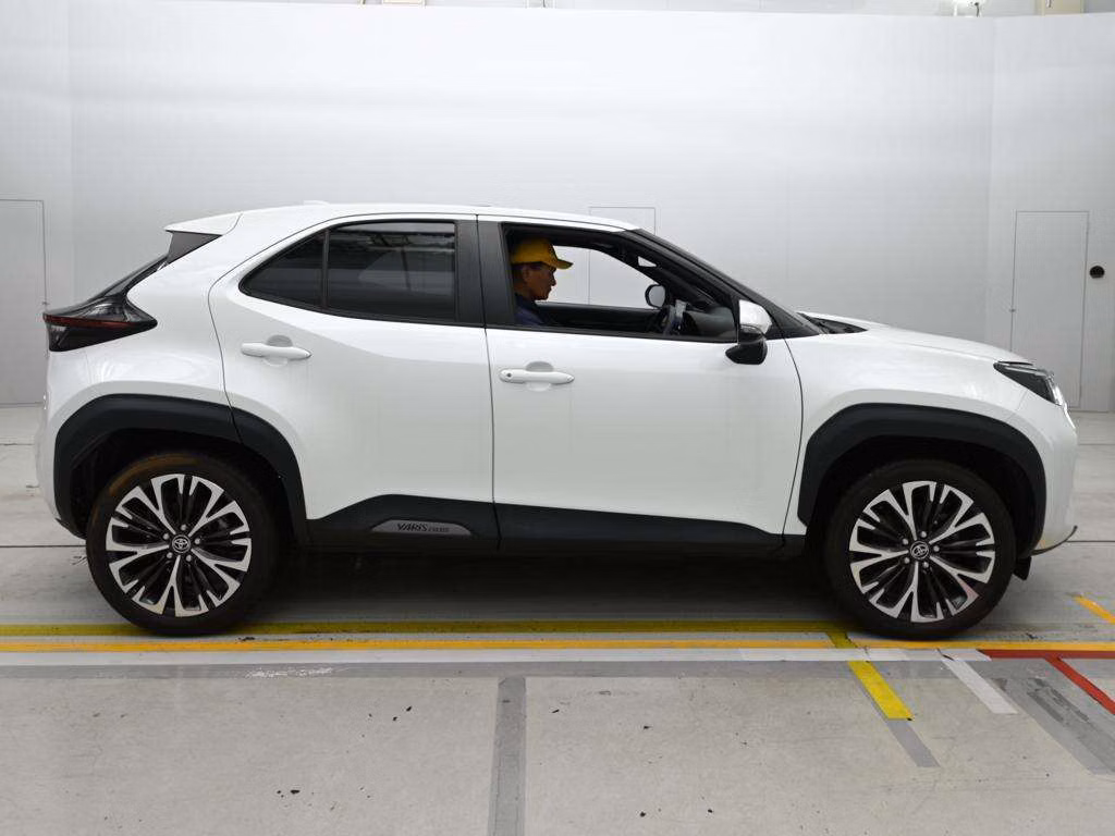 TOYOTA YARIS CROSS