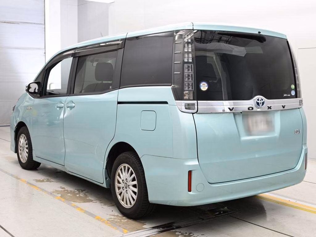 TOYOTA VOXY