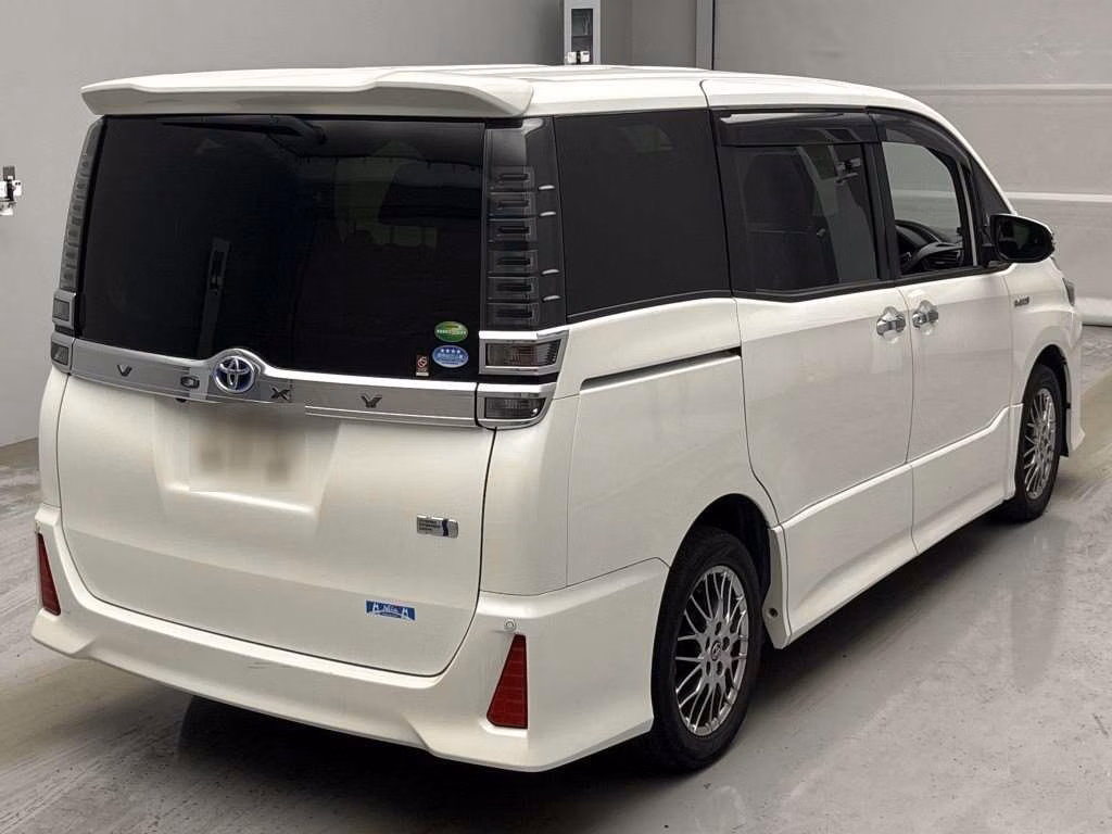 TOYOTA VOXY