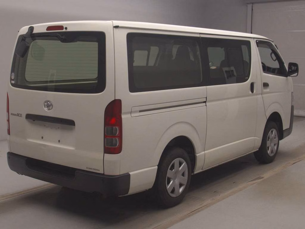 TOYOTA REGIUS ACE
