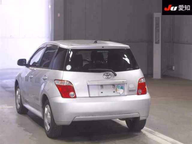 TOYOTA IST