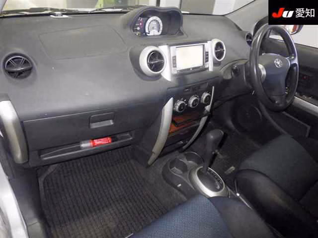 TOYOTA IST