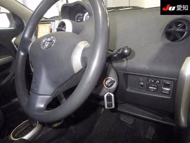 TOYOTA IST