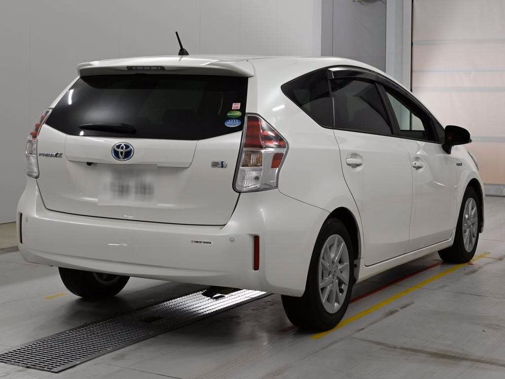 TOYOTA PRIUS ALPHA