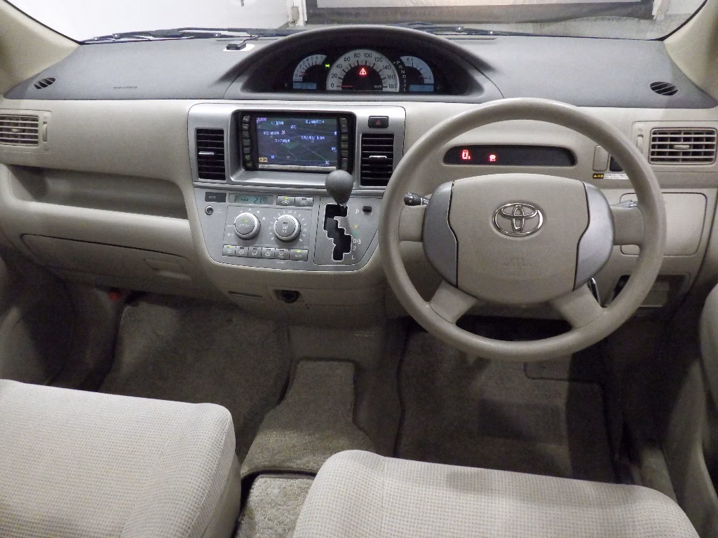 TOYOTA RAUM