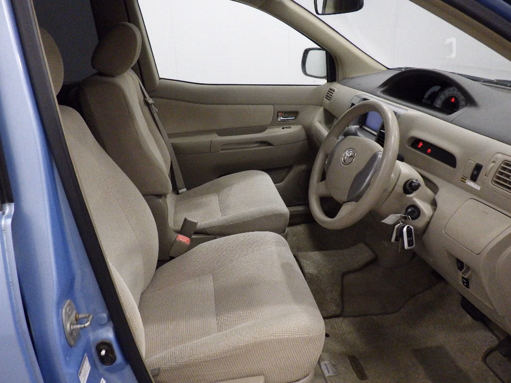 TOYOTA RAUM