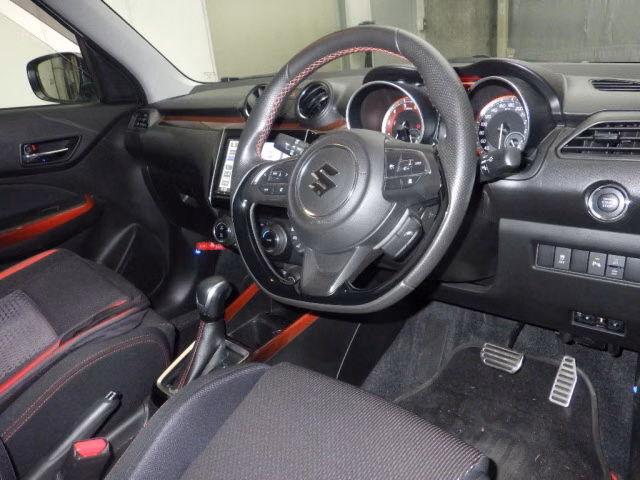 SUZUKI SWIFT