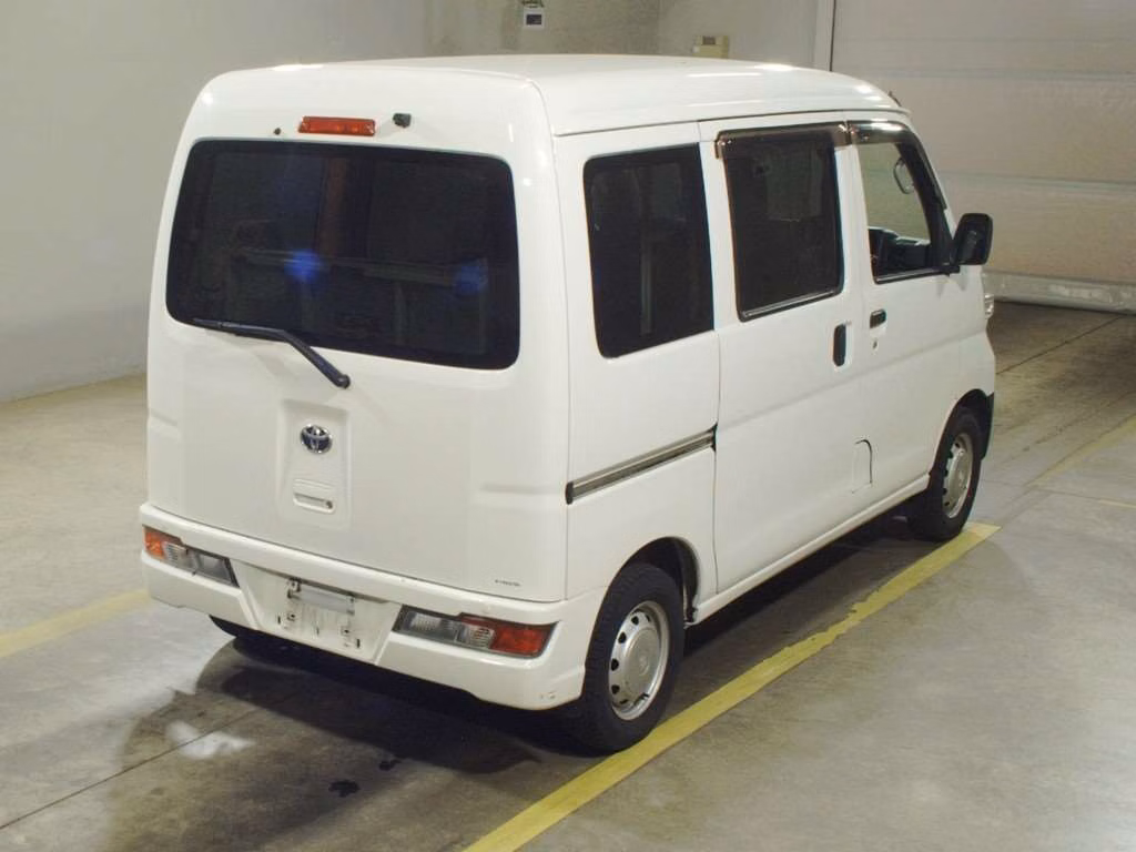 TOYOTA PIXIS VAN