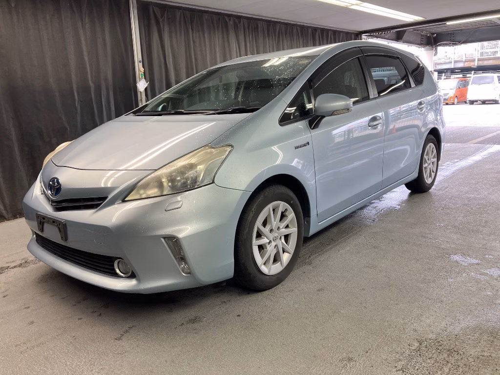 TOYOTA PRIUS ALPHA