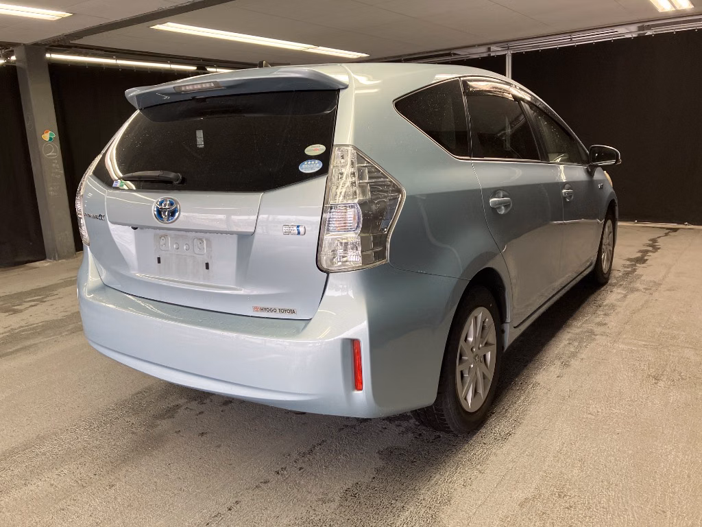 TOYOTA PRIUS ALPHA