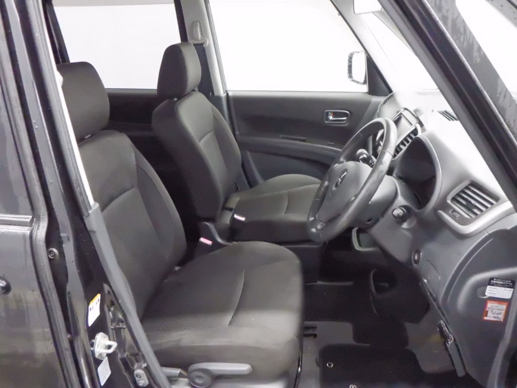 MITSUBISHI DELICA D:2