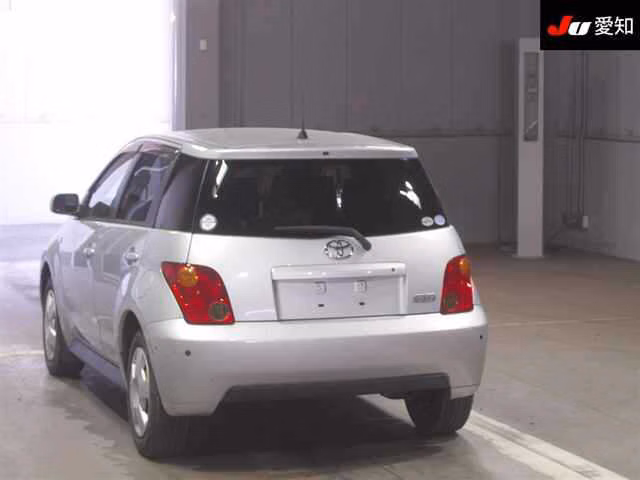 TOYOTA IST