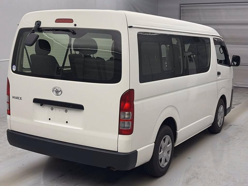 TOYOTA HIACE