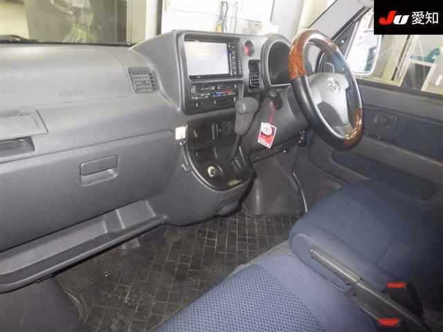 TOYOTA PIXIS VAN