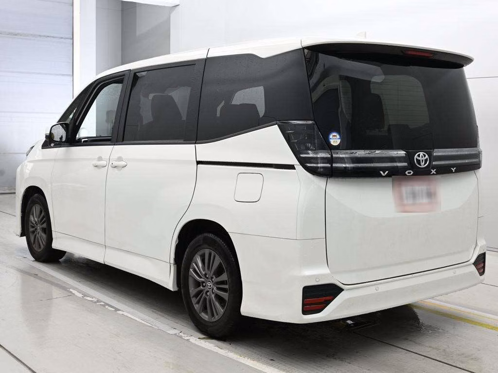 TOYOTA VOXY