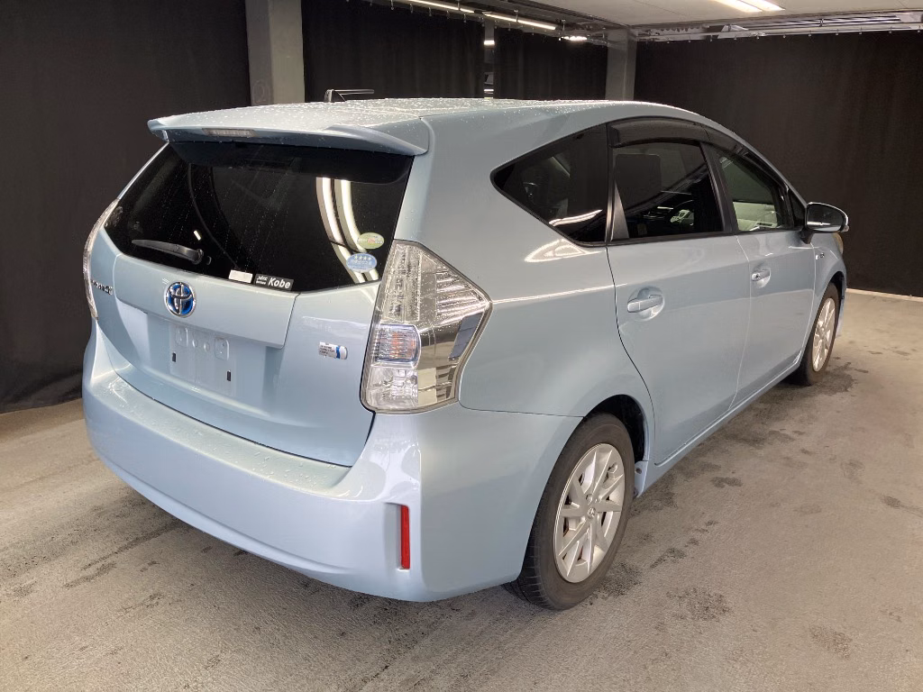 TOYOTA PRIUS ALPHA
