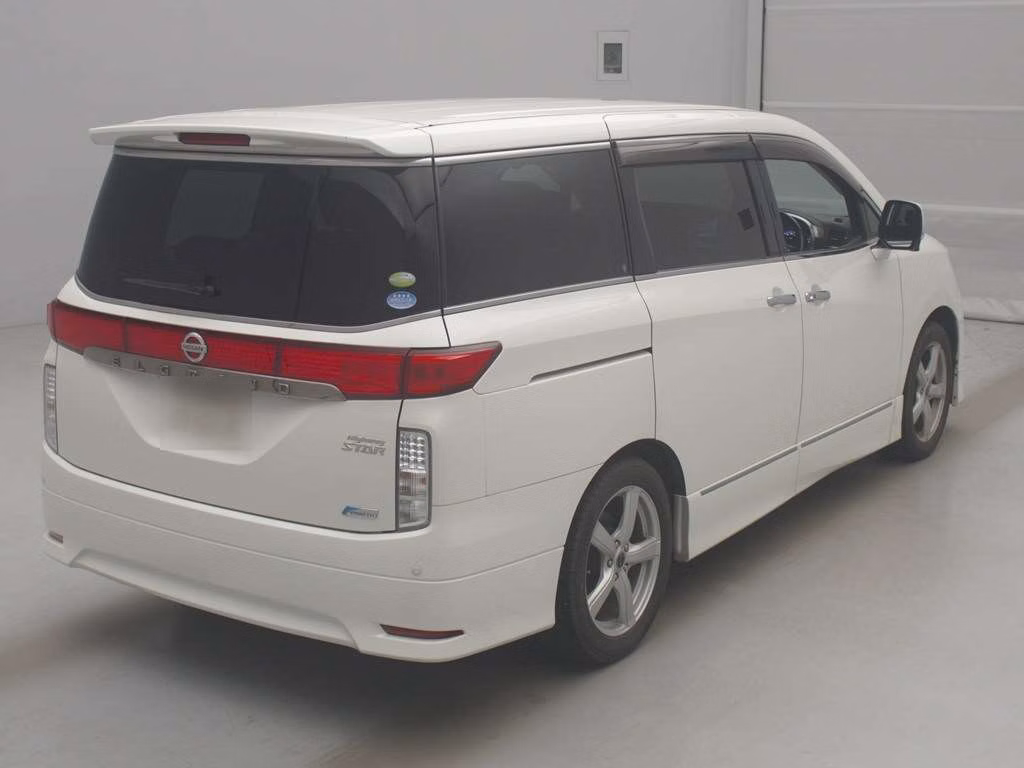 NISSAN ELGRAND