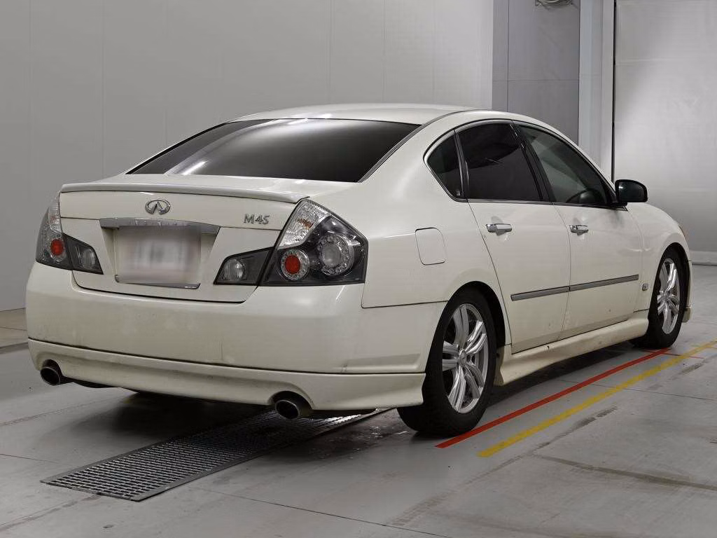 NISSAN FUGA