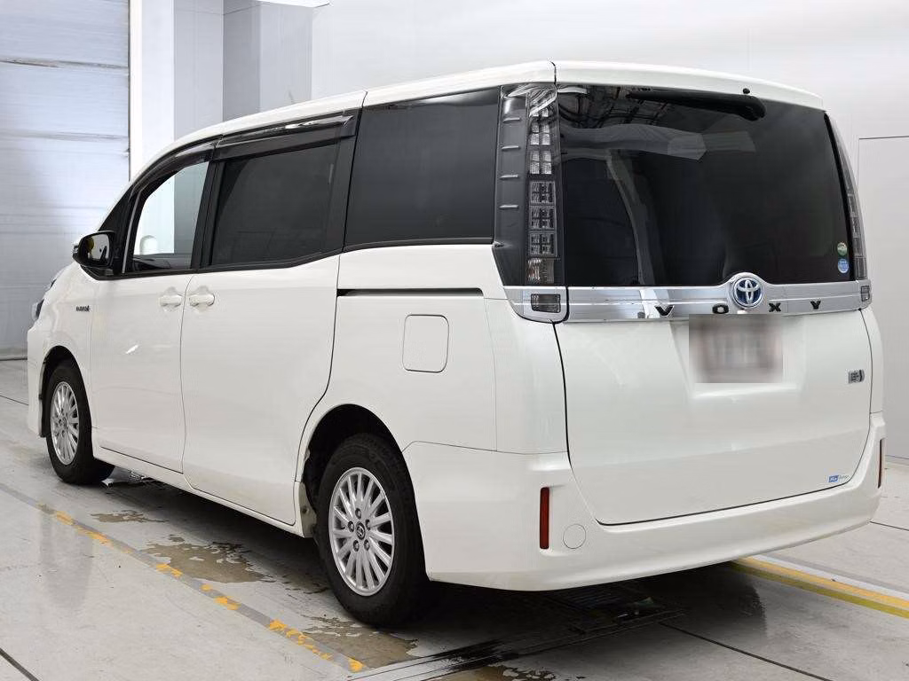 TOYOTA VOXY
