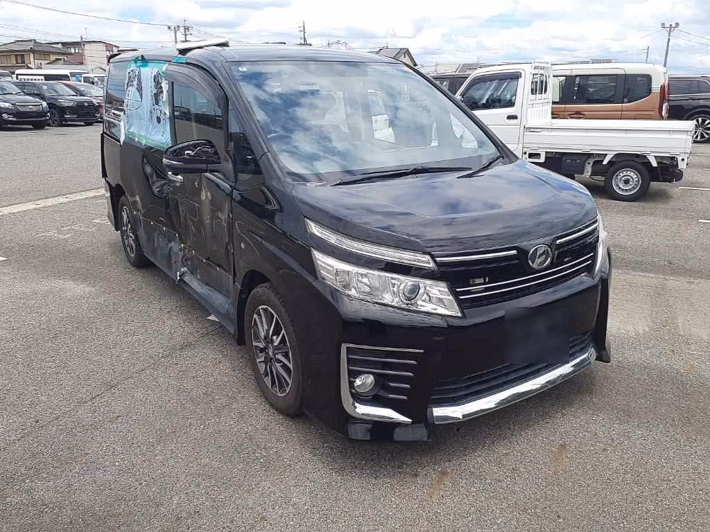 TOYOTA VOXY