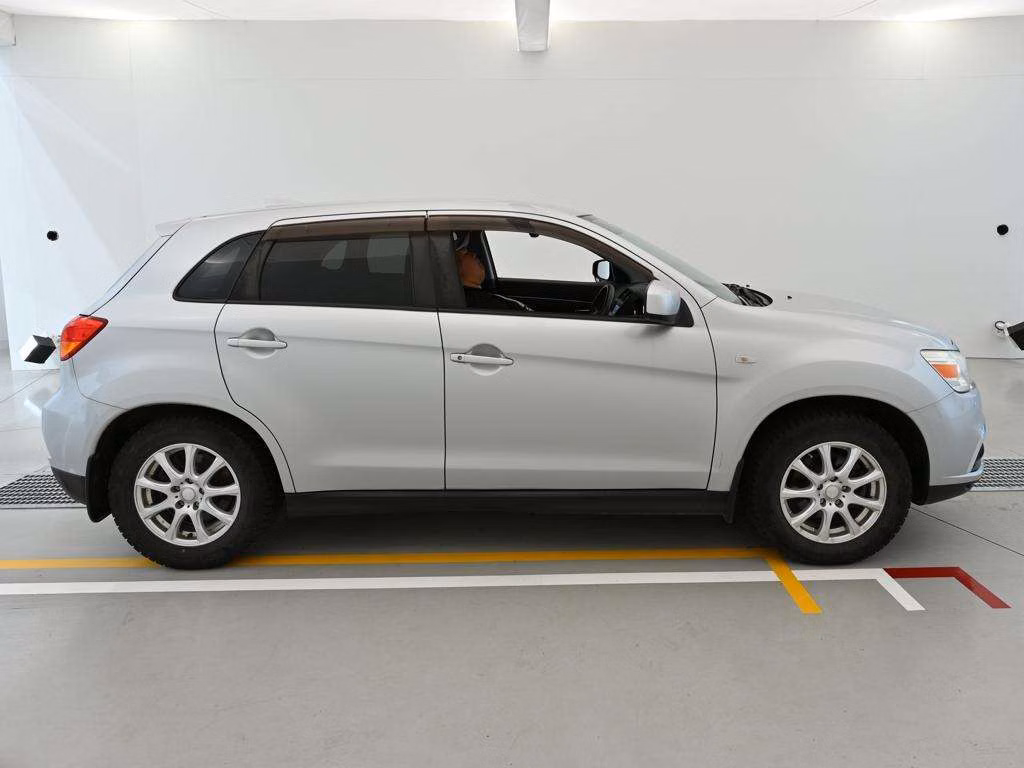 MITSUBISHI RVR