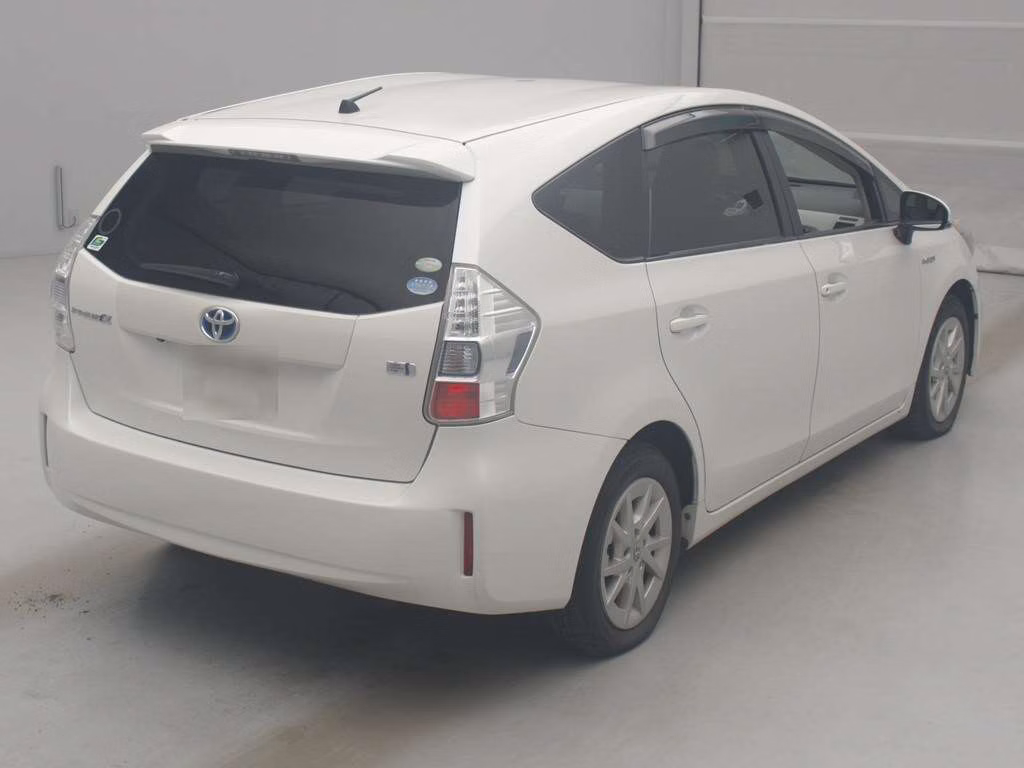 TOYOTA PRIUS ALPHA