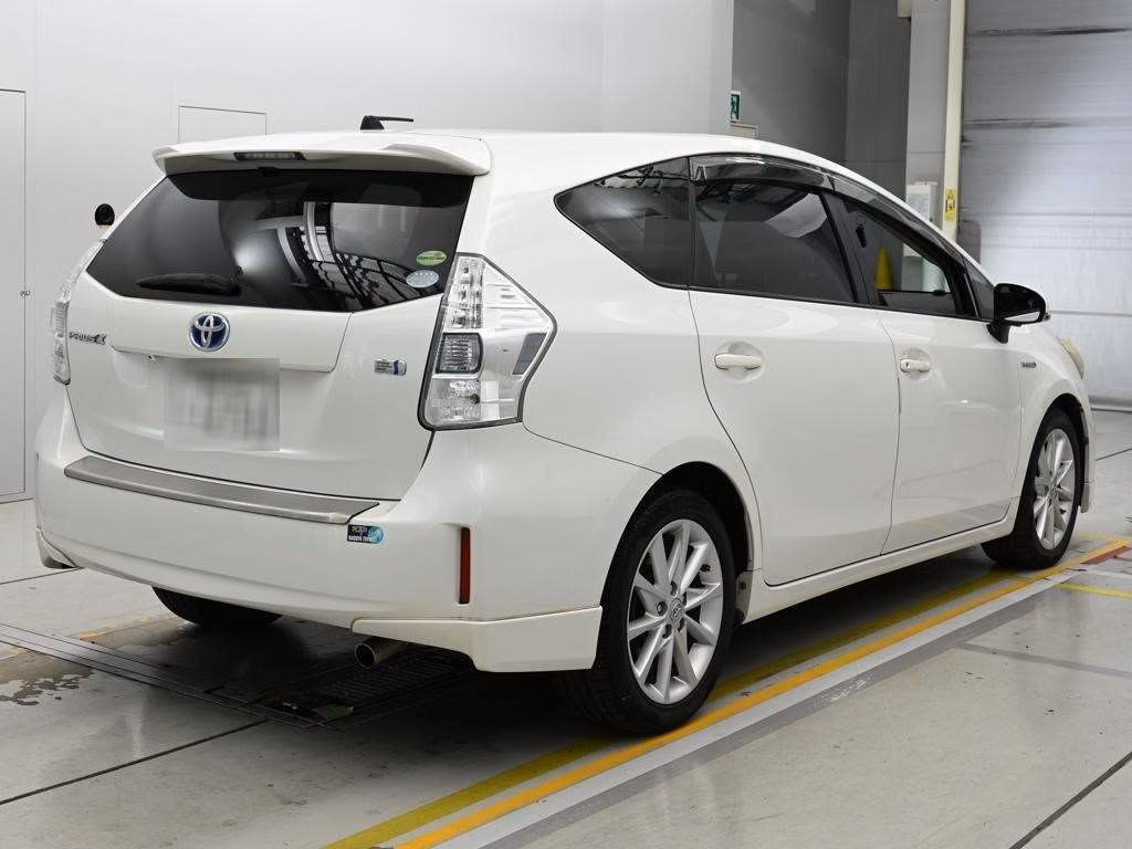 TOYOTA PRIUS ALPHA
