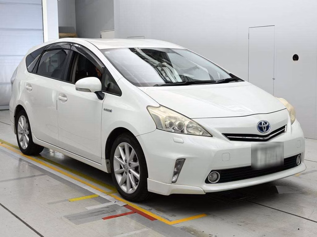 TOYOTA PRIUS ALPHA