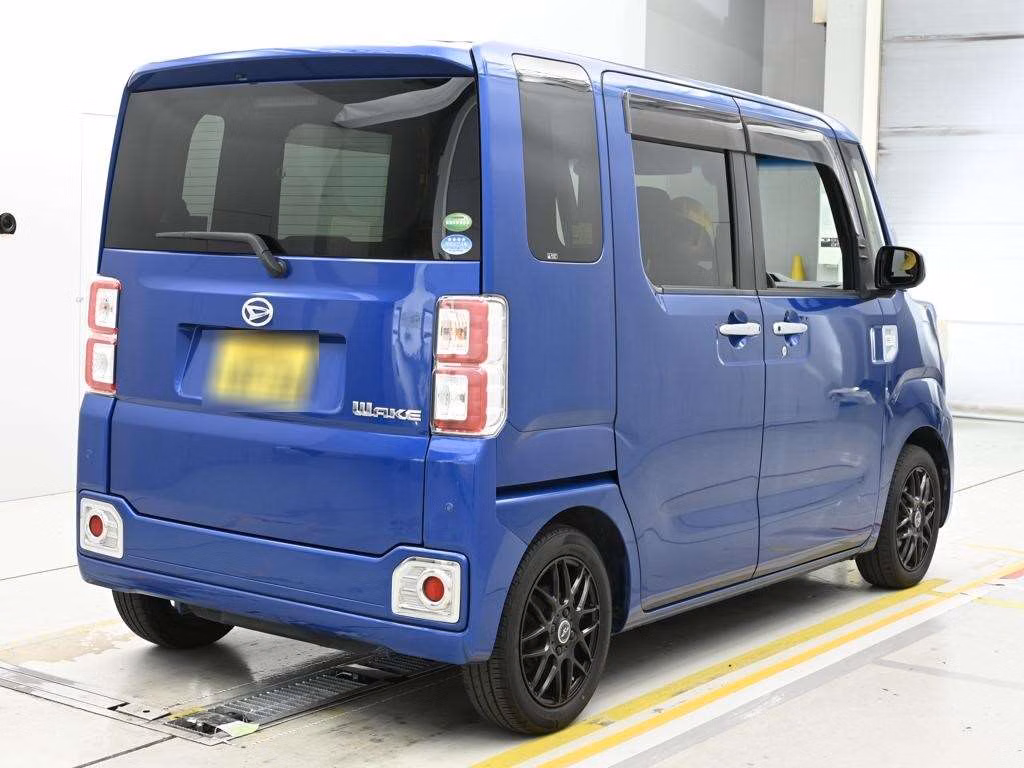 DAIHATSU WAKE