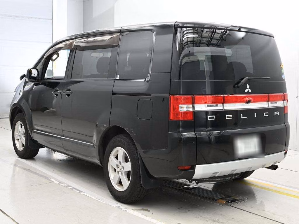 MITSUBISHI DELICA D:5