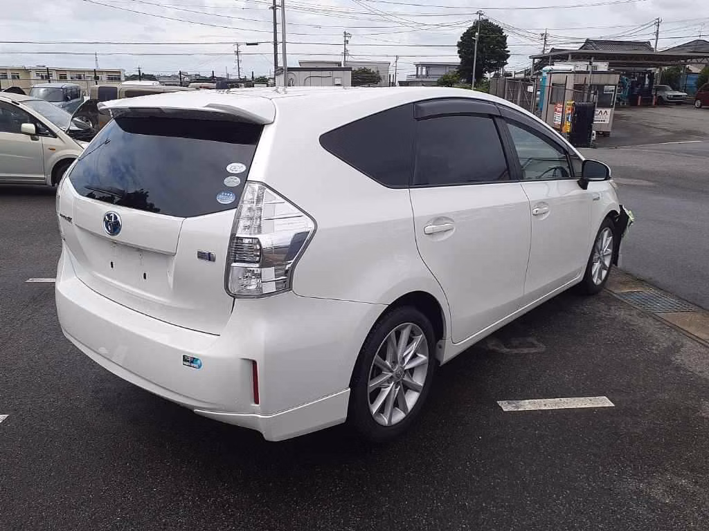 TOYOTA PRIUS ALPHA