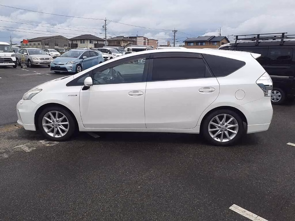 TOYOTA PRIUS ALPHA