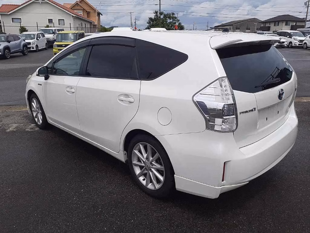 TOYOTA PRIUS ALPHA