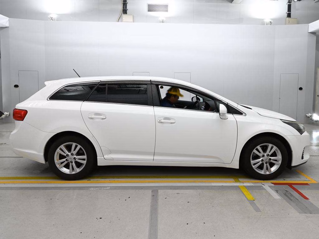 TOYOTA AVENSIS