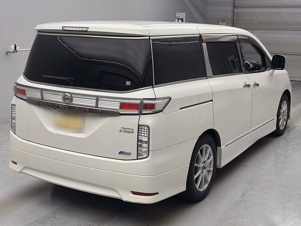 NISSAN ELGRAND