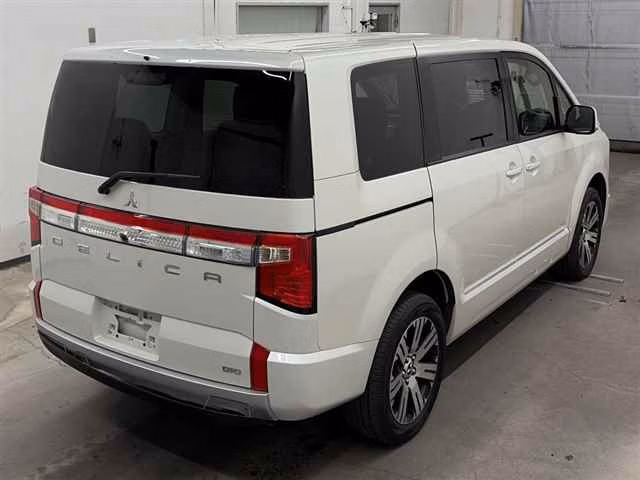 MITSUBISHI DELICA D:5