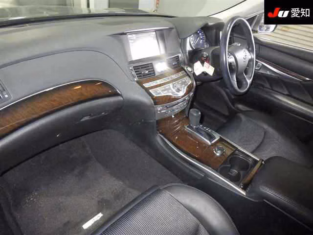 NISSAN FUGA