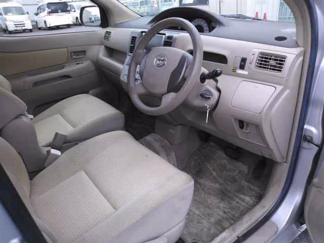 TOYOTA RAUM