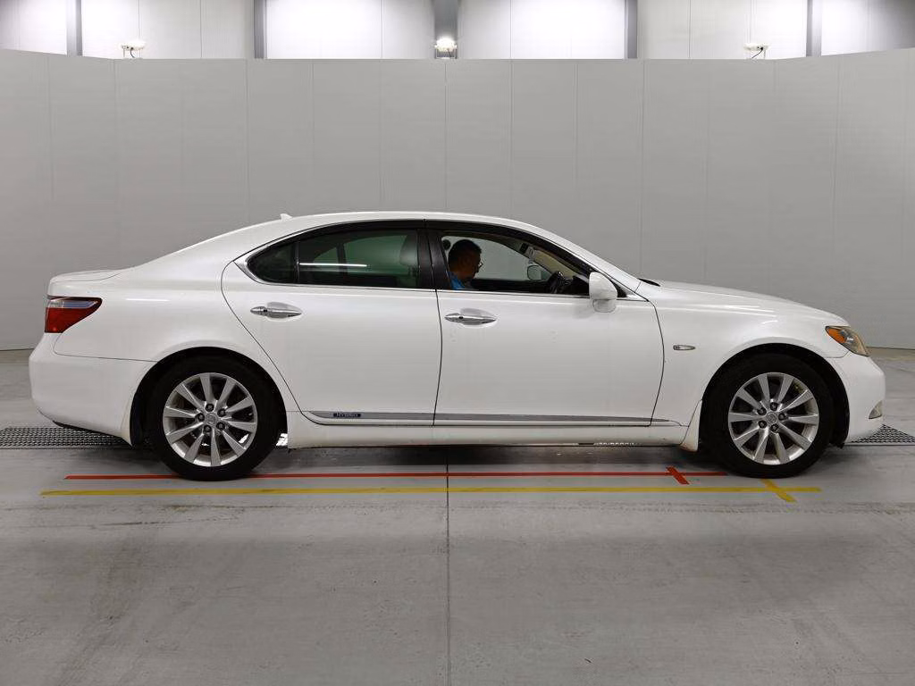 LEXUS LS600H